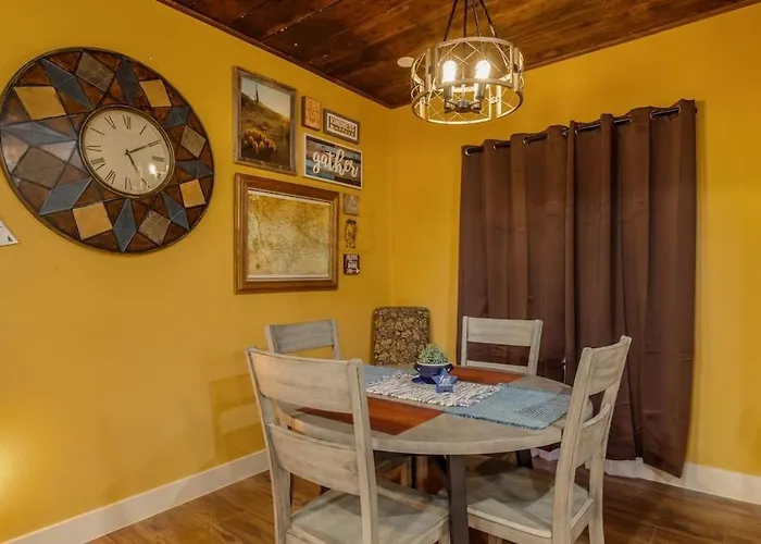 Stockyards 5 Mins, New, Sleeps 8 Cedar House, Tcu Fort Worth