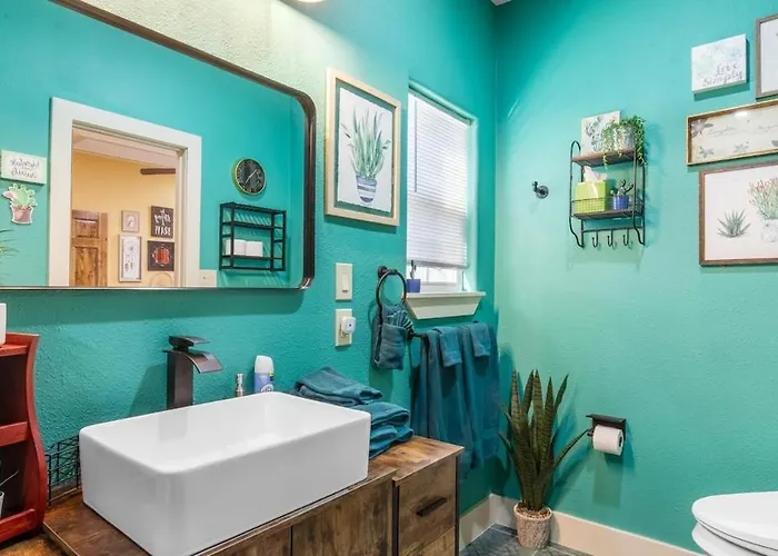 Stockyards 5 Mins, New, Sleeps 8 Cedar House, Tcu * Fort Worth