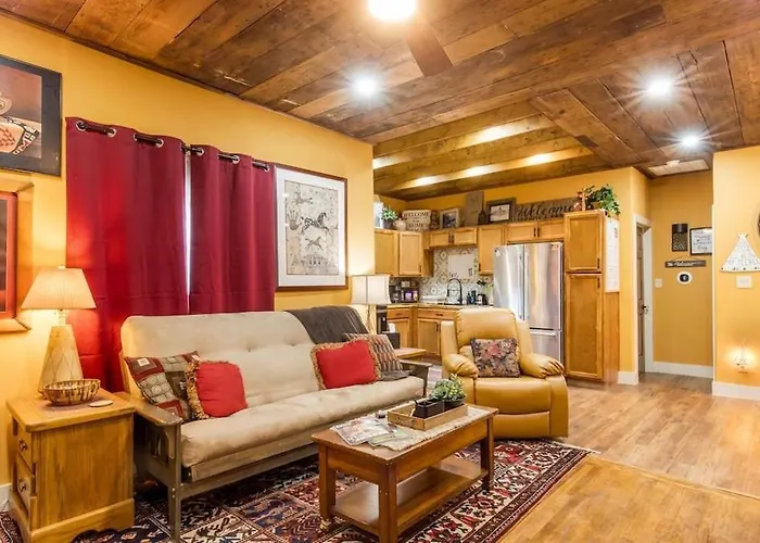 Stockyards 5 Mins, New, Sleeps 8 Cedar House, Tcu * Fort Worth