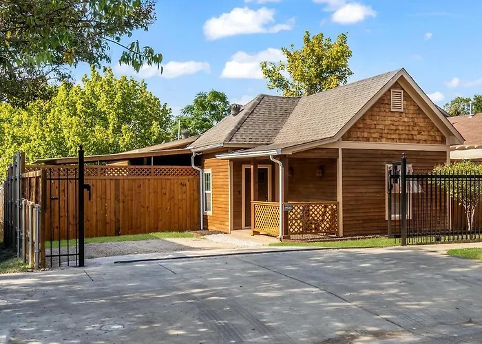 Stockyards 5 Mins, New, Sleeps 8 Cedar House, Tcu