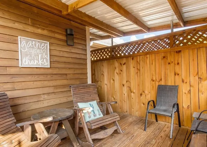 Stockyards 5 Mins, New, Sleeps 8 Cedar House, Tcu Holiday home *