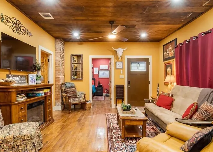 Stockyards 5 Mins, New, Sleeps 8 Cedar House, Tcu Holiday home