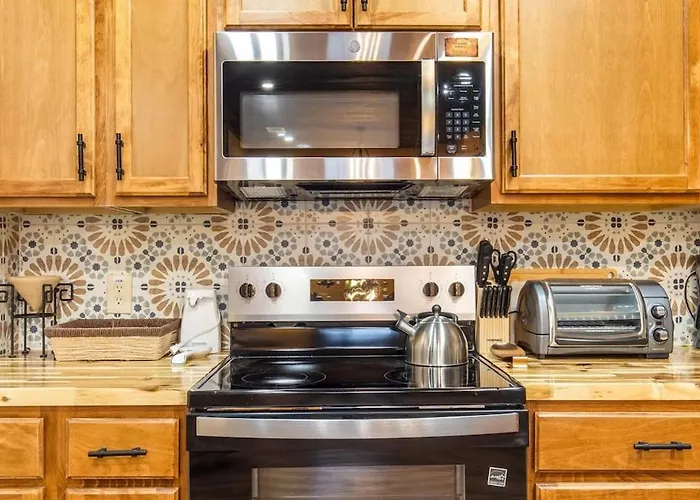 Stockyards 5 Mins, New, Sleeps 8 Cedar House, Tcu Holiday home *