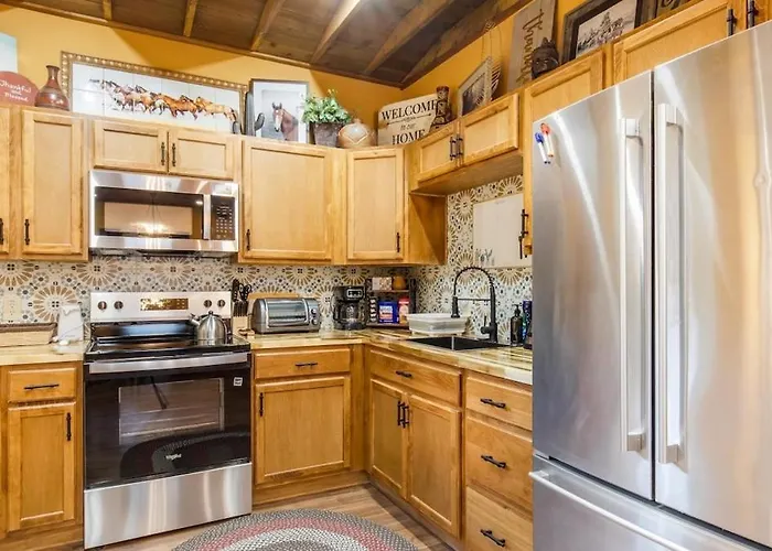 Stockyards 5 Mins, New, Sleeps 8 Cedar House, Tcu Holiday home *