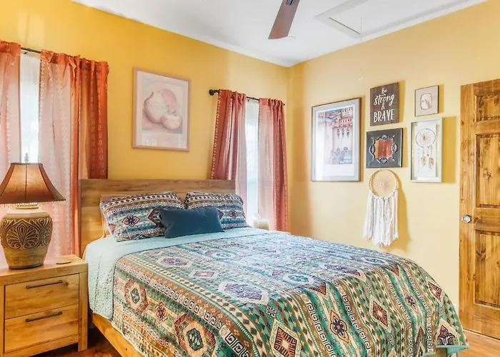 Stockyards 5 Mins, New, Sleeps 8 Cedar House, Tcu * Fort Worth